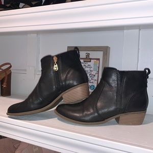 Black booties from guess